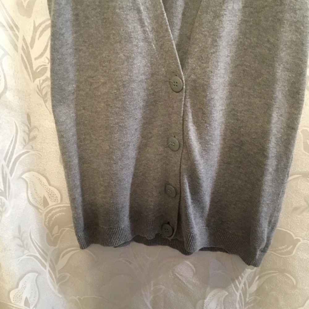 Miley Cyrus Max Azria Gray Sleeveless V Neck Top - Picture 4 of 5